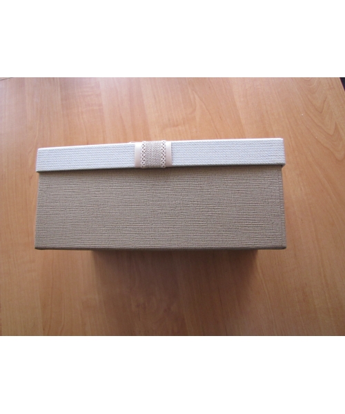 Eleganckie pudełko prezentowe z kokardką